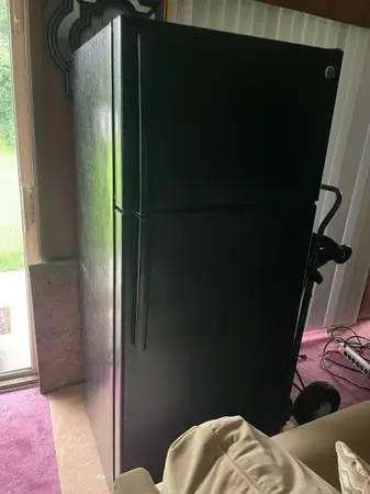 ### 18 CUBIC BLACK GE REFRIGERATOR ##