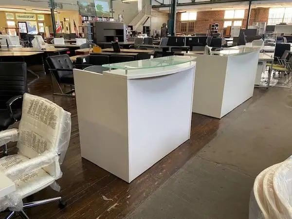 RECEPTION DESK SHELL 48 WHITE GRAY WITH GLASS