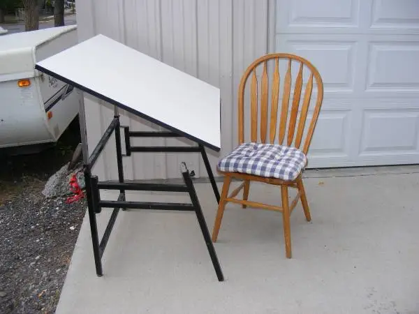 Versatile drafting table