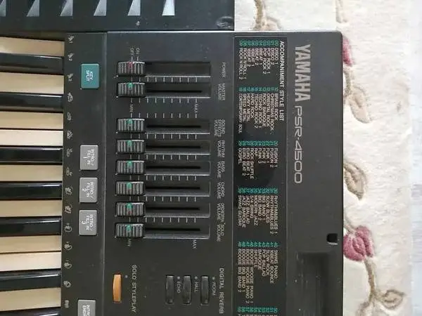 1989 Flagship YAMAHA PSR-4500 FM SYNTHESIZER WAVE STATION Piano