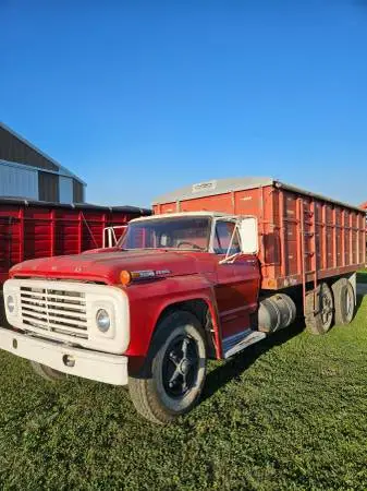 !972 F-7000 Ford