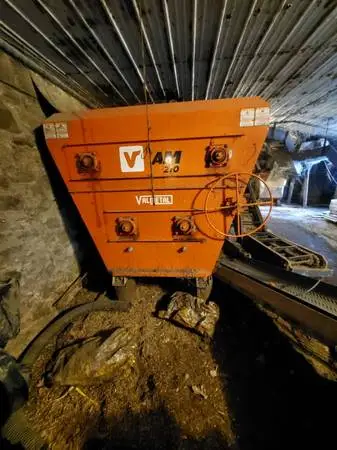Valmetal 210     4-Auger Feed Mixer