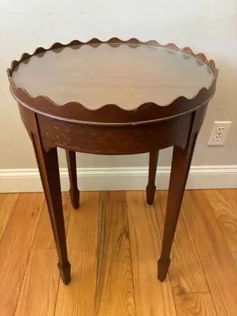 Antique Table Round /Side Plant Stand Wooden Glass Top 27 3/8 Tall