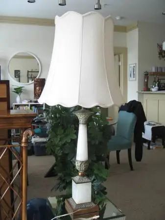 Fabulous! Tall Vintage ALABASTER LAMP, nice glow