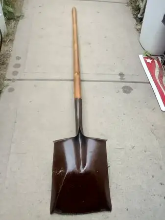 FLAT SHOVEL