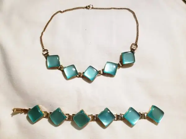 Vintage Lucite Necklace and Bracelet Set