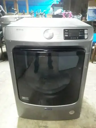 Maytag gas dryer. New scratch/dent. model#MGD5630HC3