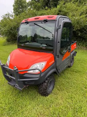 Kubota RTV1100C Side by Side full cab with AC low hours