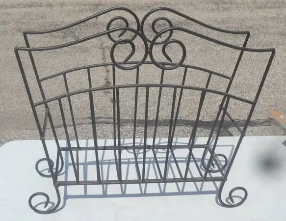 Magazine Holder: metal (xo)