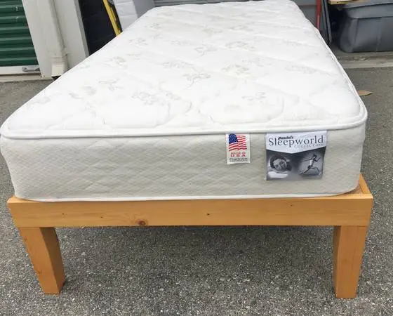 ****Twin Platform Bed with Mattress ****