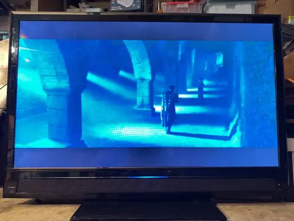 Mitsubishi Unisen 46 LED TV w/Immersive Sound +AppleTV