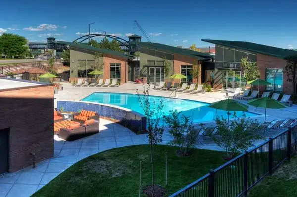 Effortless Commute: Studio Near I-25 with Luxe Community Perks