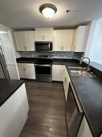 Open Floor Plan, Fitness Center, Spacious Walk-in Closets