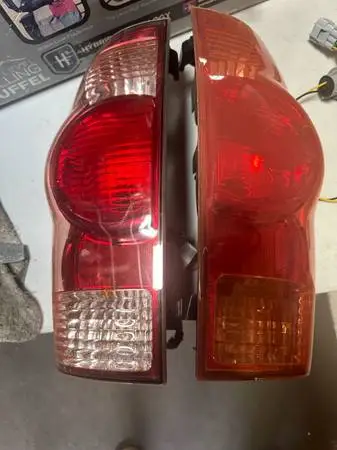 TOYOTA TACOMA 2005 ORIGINAL USED REAR TAILGATE LIGHTS