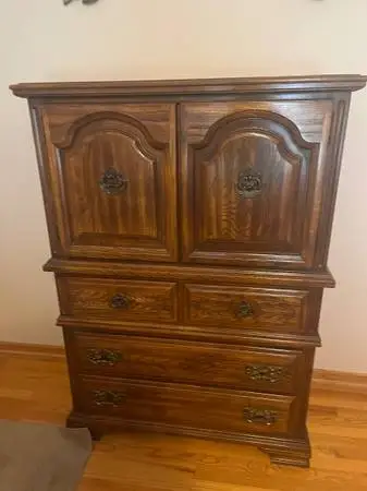 Beautiful 3piece Wood Bedroom set