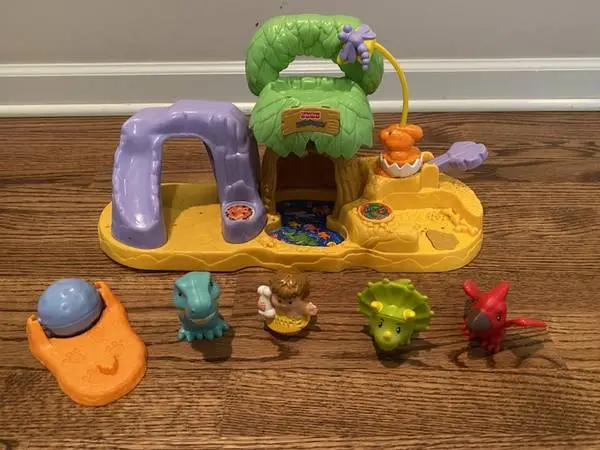 FISHER PRICE LITTLE PEOPLE BABY DINOLAND Dinosaur Playset w Sounds