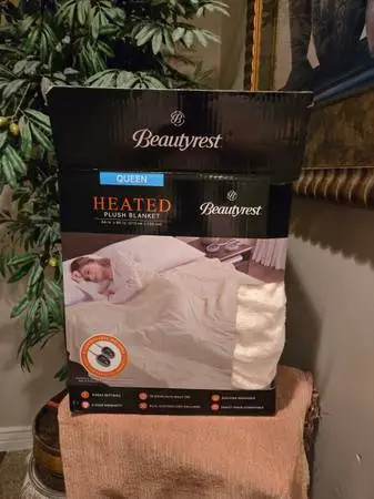New Queen Heated Blanket. 2 controllers