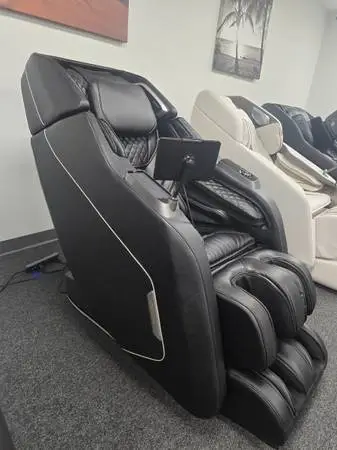 🔥 Daiwa Pegasus Hybrid Massage Chair - Open Box Floor Model Sale 🔥