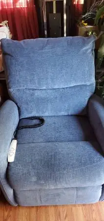 Power lift recliner
