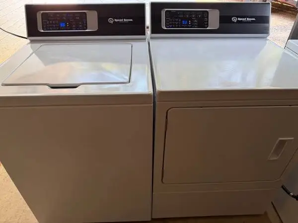 ✨BEAUTIFUL TR7 SPEEDQUEEN COMMERCIAL WASHER AND DRYER