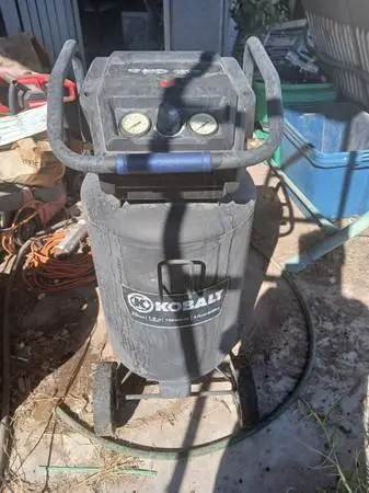 Price reduced! Kobalt 20 gallon Air compressor W/tools and accessories