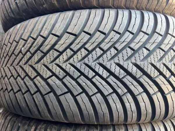 235/60/16 VREDESTEIN SET OF 4