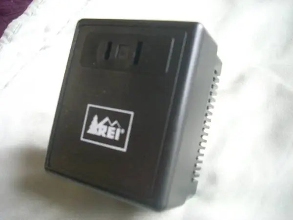REI 220v/110v power converter with wall plug adapter
