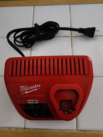 Milwaukee M12 12-Volt Battery Charger