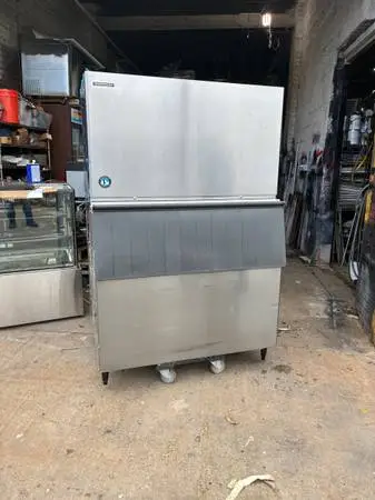 1400 pound Ice Machine restaurant equipment