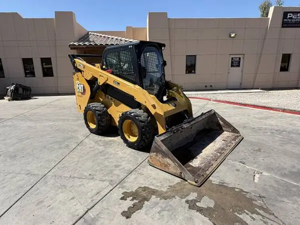 2022 CAT 272D3 Skid Steer Enclosed
