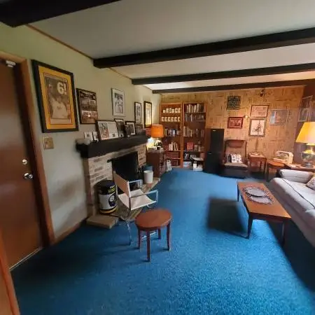 Brookfield Estate Sale – Steelers, Vintage Décor & Collectibles