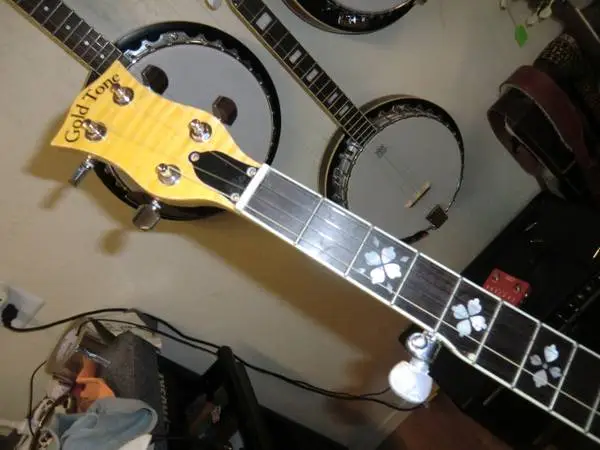 19 Fret 5 String Travel Banjo ( Very Nice )