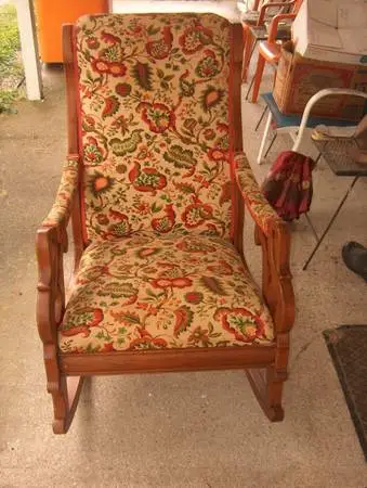 ROCKING CHAIR ANTIQUE SOLID WOOD