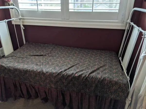 Darling Antique White Crib Daybed Converted Window Seat Cushion Linens