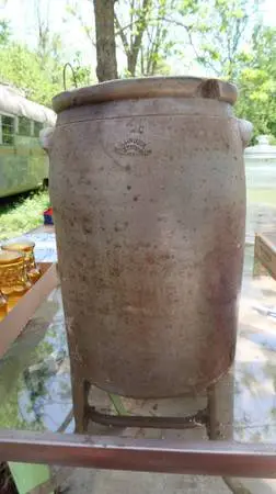 G.UNSHER 4 GALLON CROCK(JEFFERSONVILLE, INDIANA)