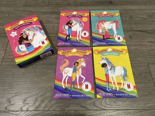 ♥ ♥ ♥ UNICORN ACADEMY By JULIE SYKES 1-4 Paperback Books