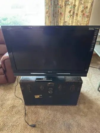 40 inch Sony TV with remote