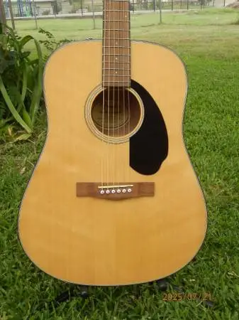 Fender CD-60S Solid Top w/Hardcase & Acessories