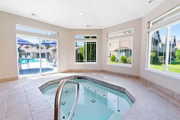 Unbeatable 2 BR : Central Heat, Washer/Dryer, Gorgeous Finishes