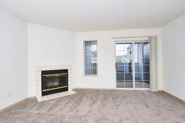 Washer/Dryer, Fireplace Private Deck!
