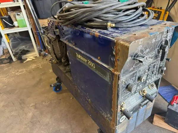 Miller Trailblazer 250G Welder/Generator – ONLY 798 Hours