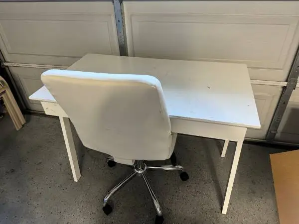 Kids desk and chair