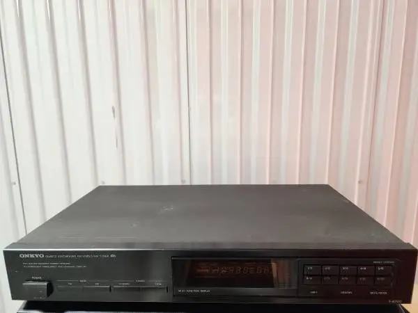 Onkyo Quartz Synthesized AM/FM Stereo Tuner