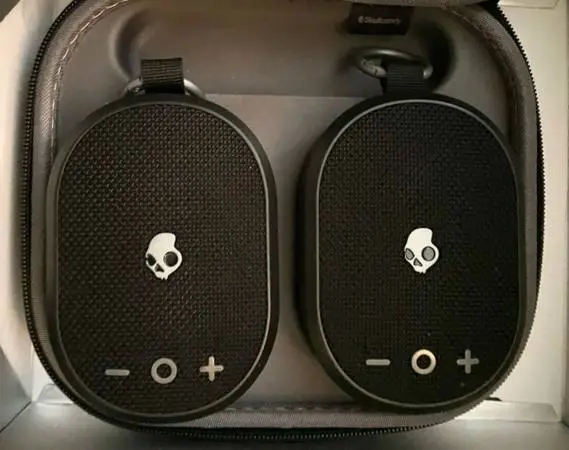 SkullCandy Bluetooth Speakers w/ Case