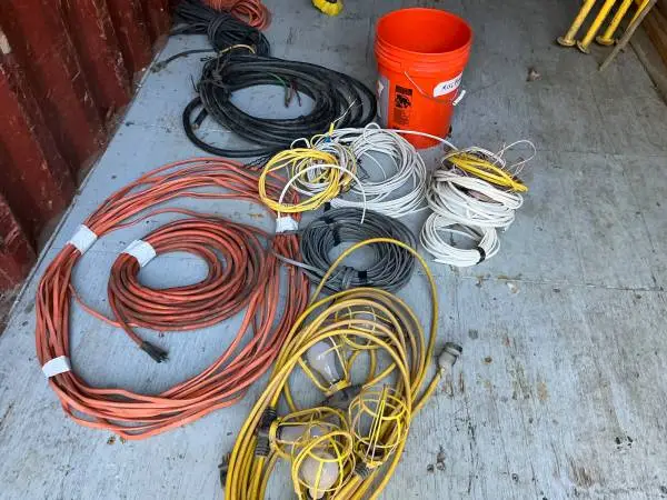 MISCELLANEOUS HEAVY GAGUE ELECTRICAL WIRE