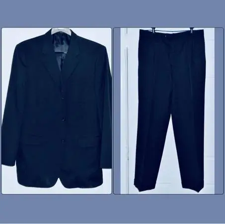 Mens dark navy suit. Jacket 38 / 40. Slacks 34 x 32