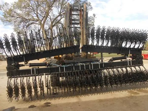 Yetter 3530 rotary hoe