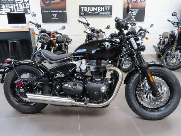 2026 Triumph BONNEVILLE BOBBER
