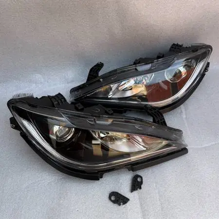 2019-2020 Chrysler Pacifica / Voyager Headlights OEM