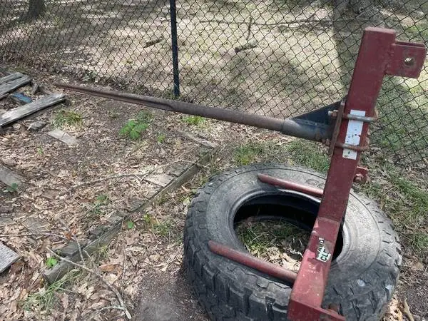 Rear hay spear